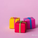 3 разноцветных подарка