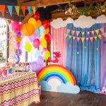 Decorating a room for a children&#39;s birthday in Pony style