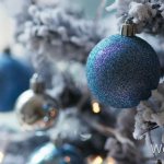 blue balls on the Christmas tree